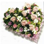 12 роз кустовых 9 роз 5 хризантем кустовых 2 эустомы